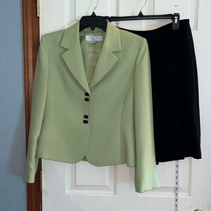 Tahari-8 petite-vibrant, green suit jacket & black pleated skirt two piece set.